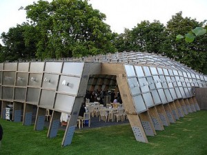 Alvaro Siza’s Solar-Powered Serpentine Gallery Pavilion Illuminated by Polycarbonate Panels