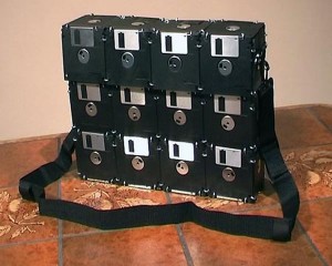 How to make a bag from old floppy disks