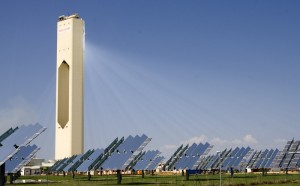 PS10 Solar Thermal Power Tower. Courtesy of affloresm from WIki Commons.