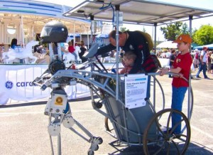 Video Solar Powered Chariot Robot Brings Ancient Rome and Green Technology Together